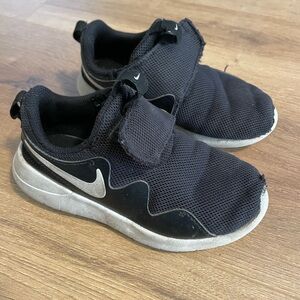 Nike Kids Black and White Toddler Velcro Sneakers Shoes Size 9